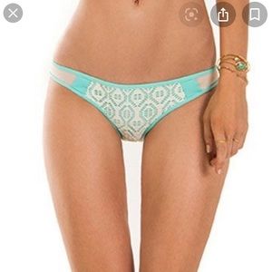 L* Space bikini bottoms 👙